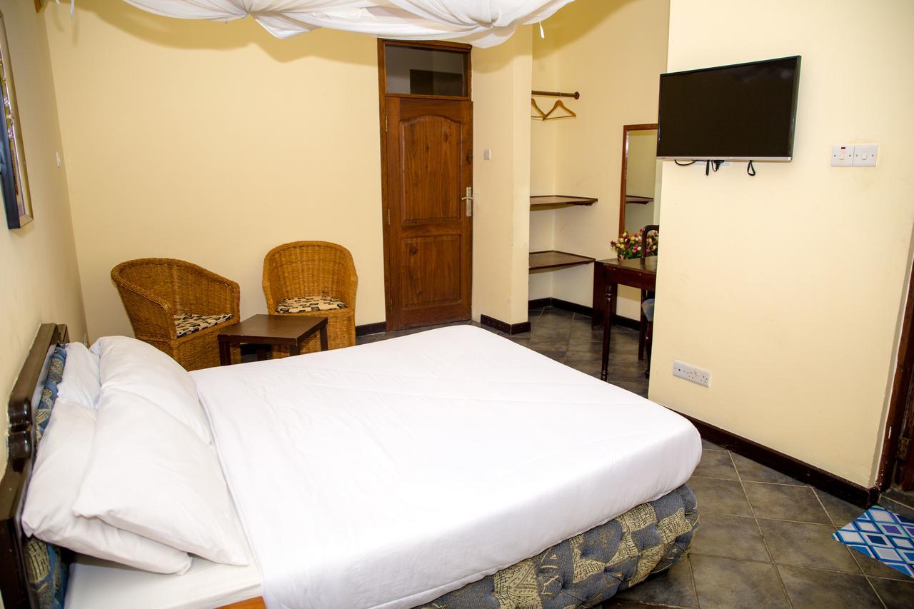 Saadani Tourist Center - Hostel Dar es Salaam Exterior photo